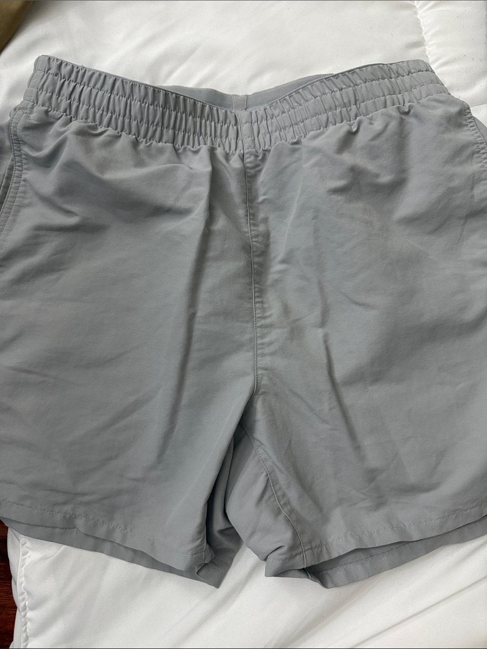 Uniqlo Men's Light Gray Athletic Elastic-Waist Shorts